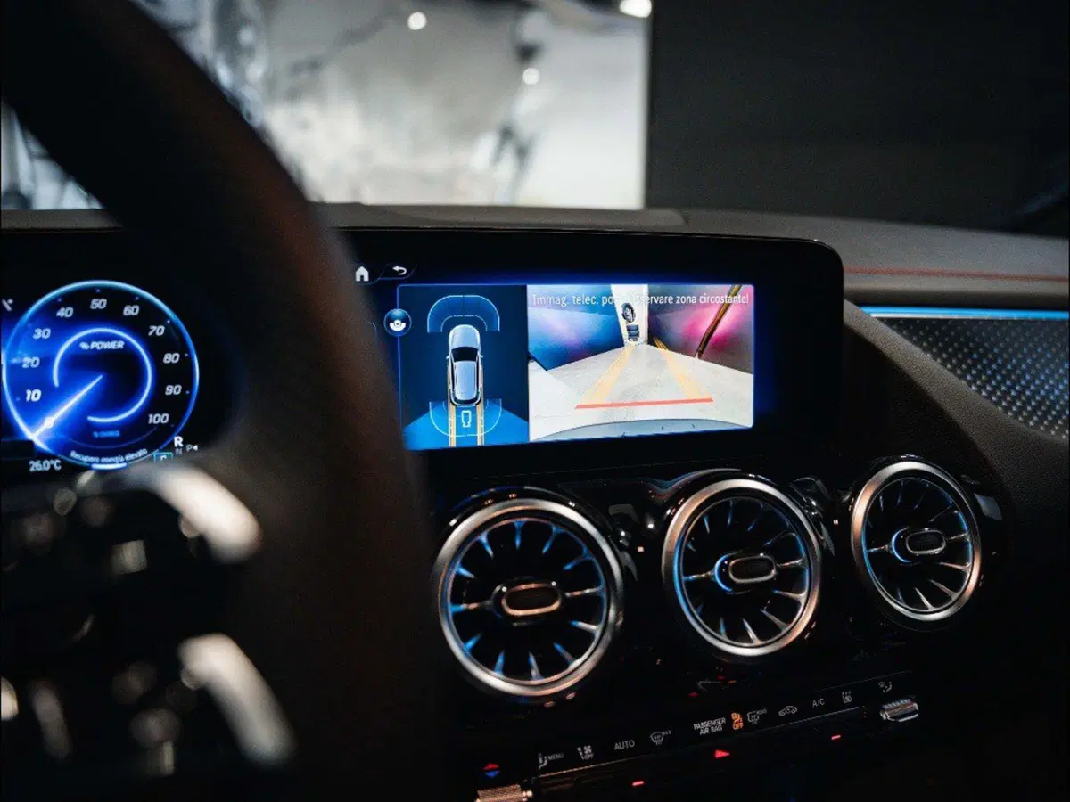 Mercedes-Benz EQA nuova a Ancona (15)