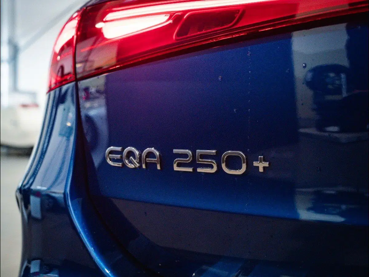 Mercedes-Benz EQA nuova a Ancona (19)