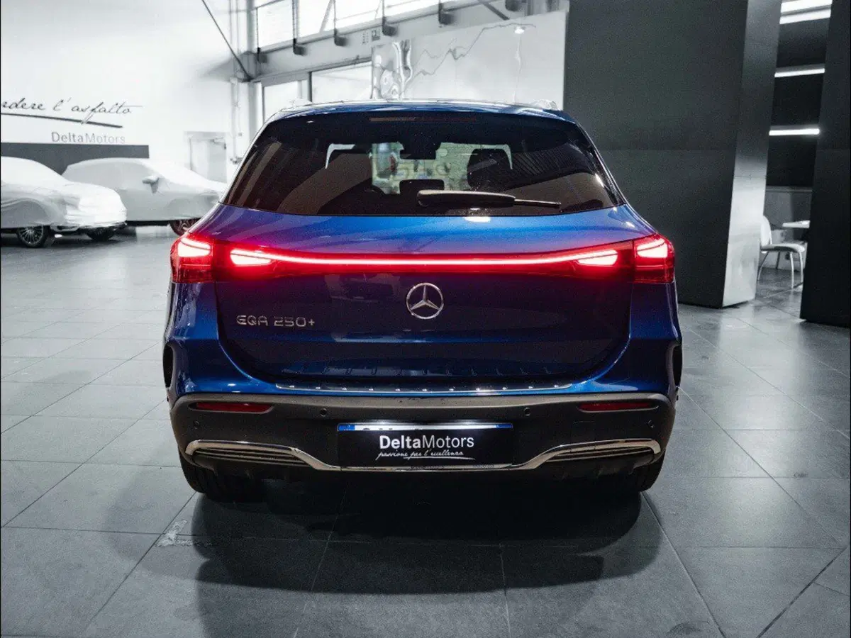 Mercedes-Benz EQA nuova a Ancona (3)