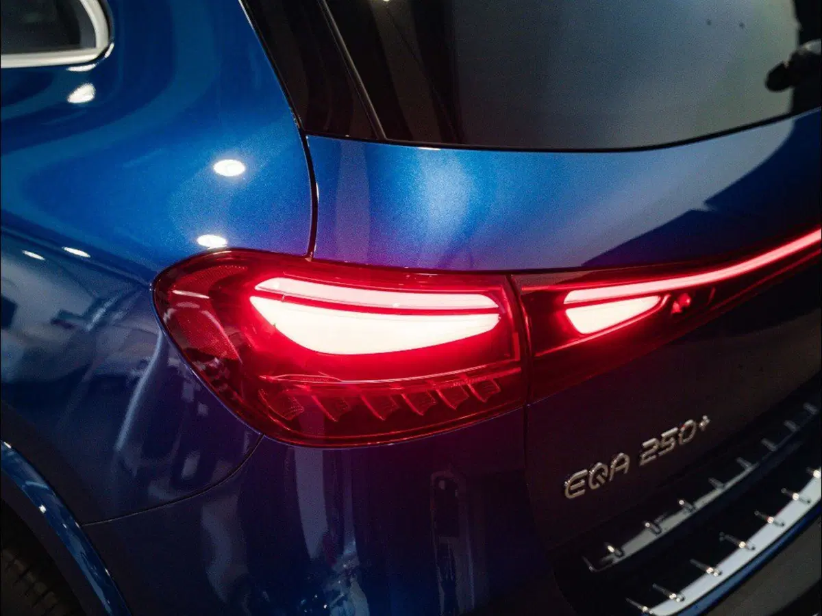 Mercedes-Benz EQA nuova a Ancona (8)