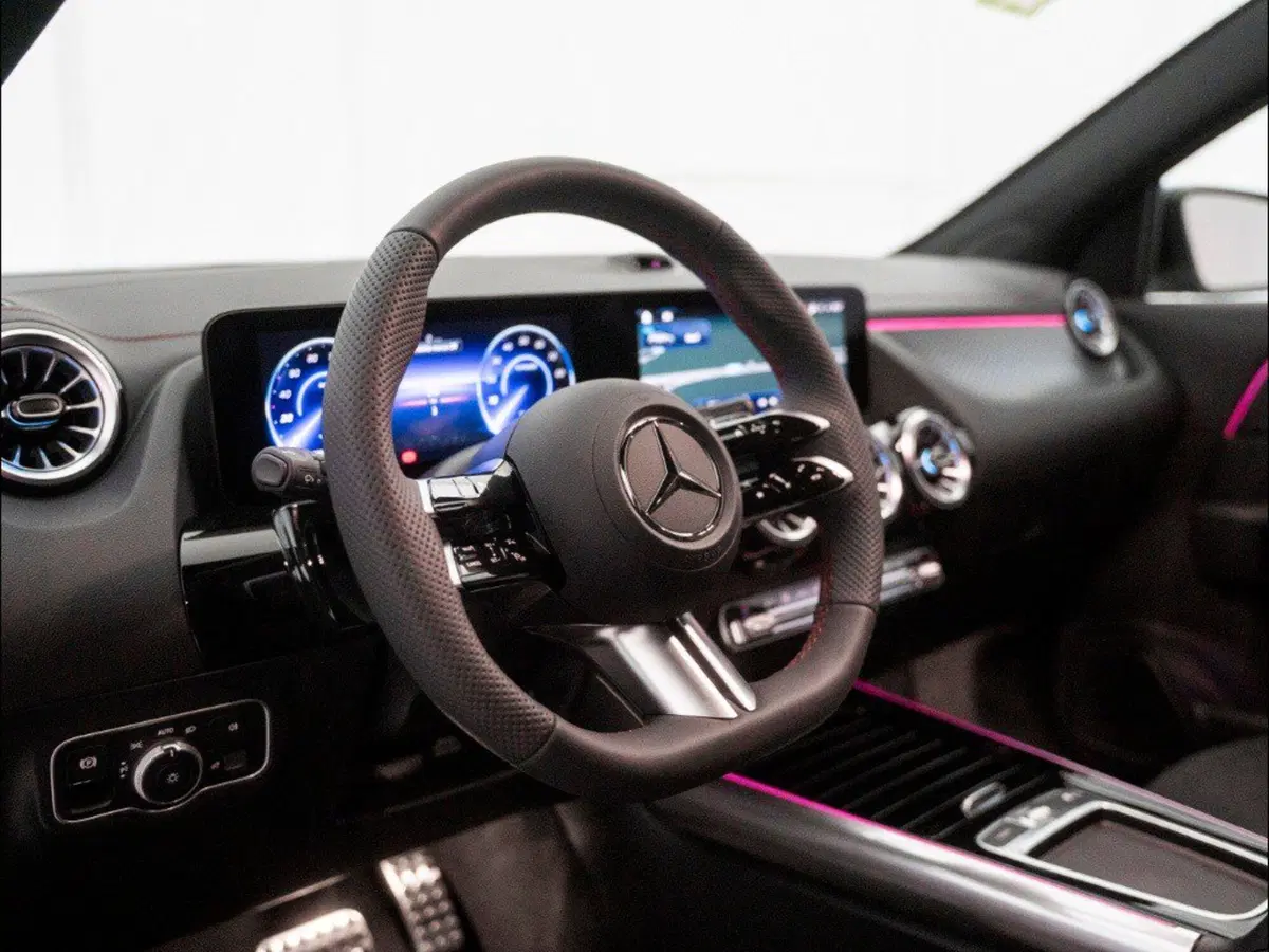 Mercedes-Benz EQA nuova a Macerata (13)