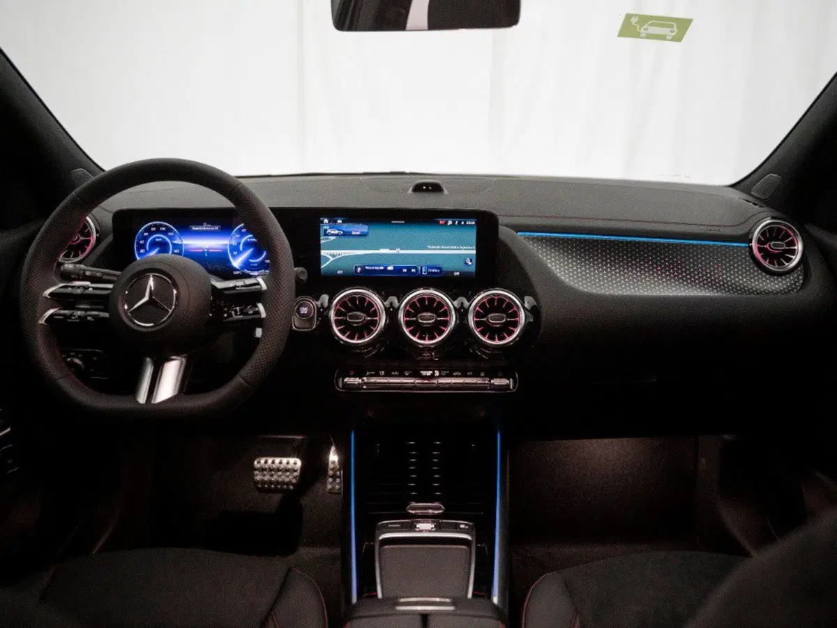 Mercedes-Benz EQA nuova a Macerata (16)
