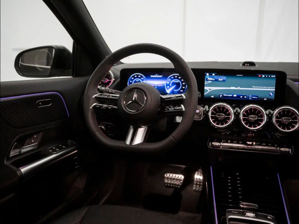 Mercedes-Benz EQA nuova a Macerata (17)