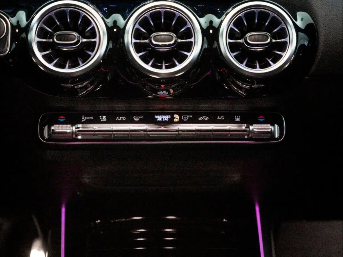 Mercedes-Benz EQA nuova a Macerata (19)
