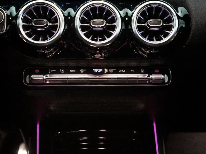 Mercedes-Benz EQA nuova a Macerata (19)