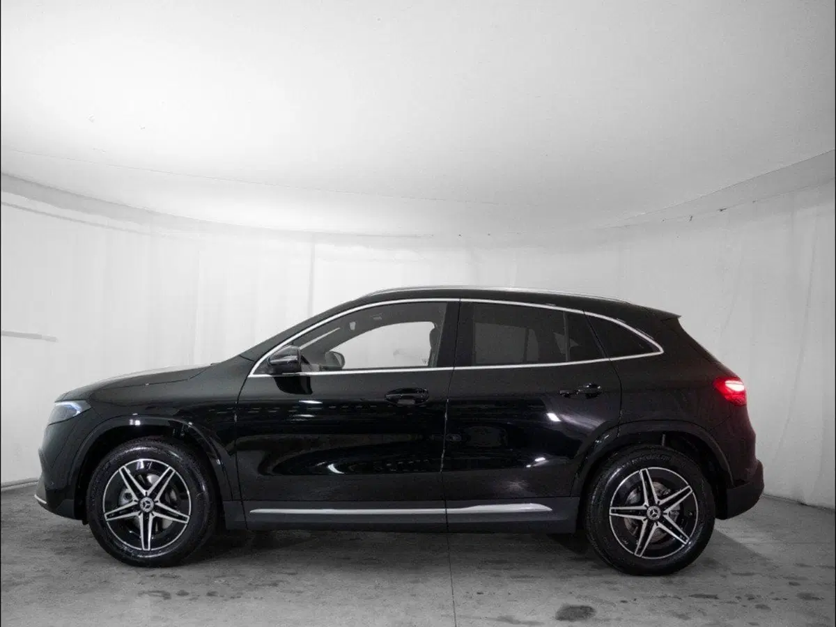 Mercedes-Benz EQA nuova a Macerata (2)