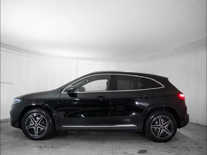 Mercedes-Benz EQA nuova a Macerata (2)