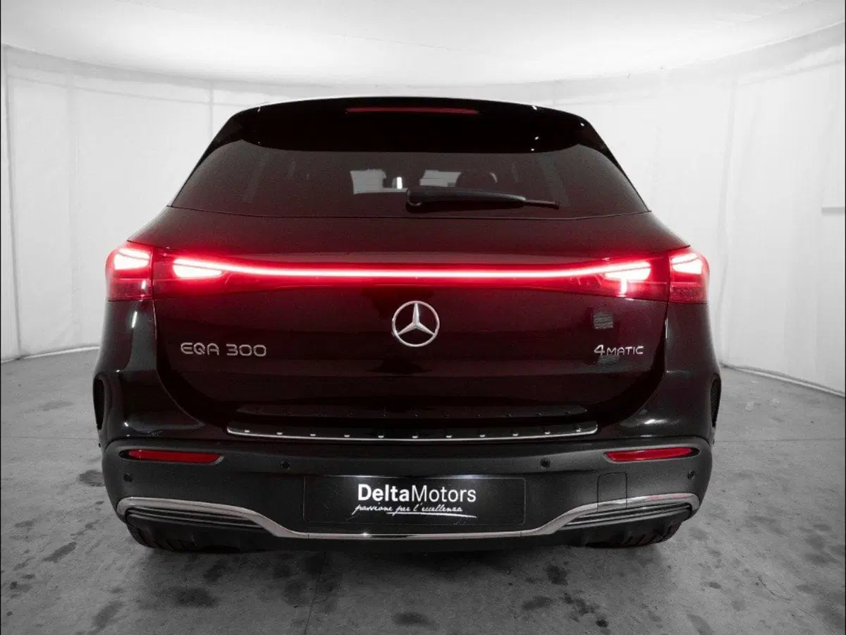 Mercedes-Benz EQA nuova a Macerata (3)