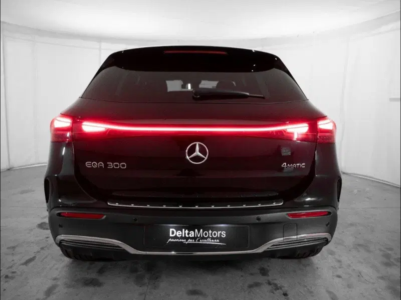 Mercedes-Benz EQA nuova a Macerata (3)