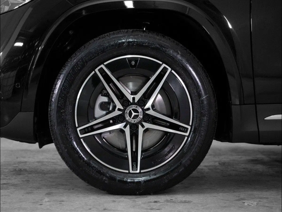 Mercedes-Benz EQA nuova a Macerata (7)
