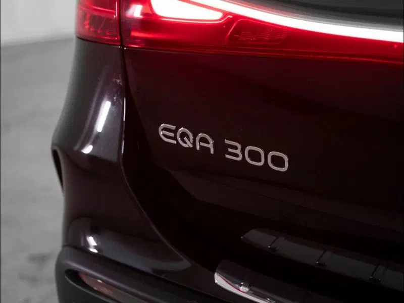 Mercedes-Benz EQA nuova a Macerata (9)