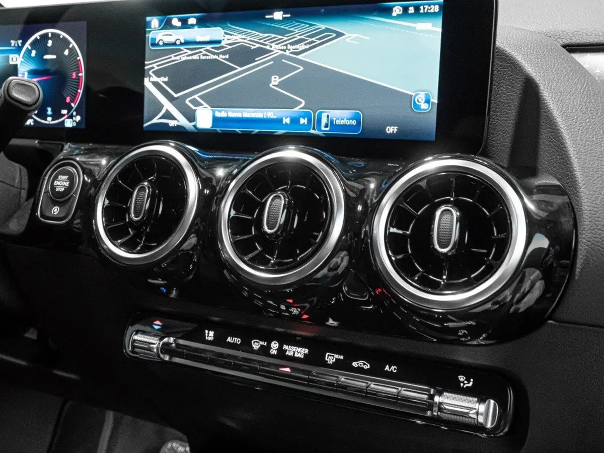 Mercedes-Benz GLA SUV nuova a Ancona (19)