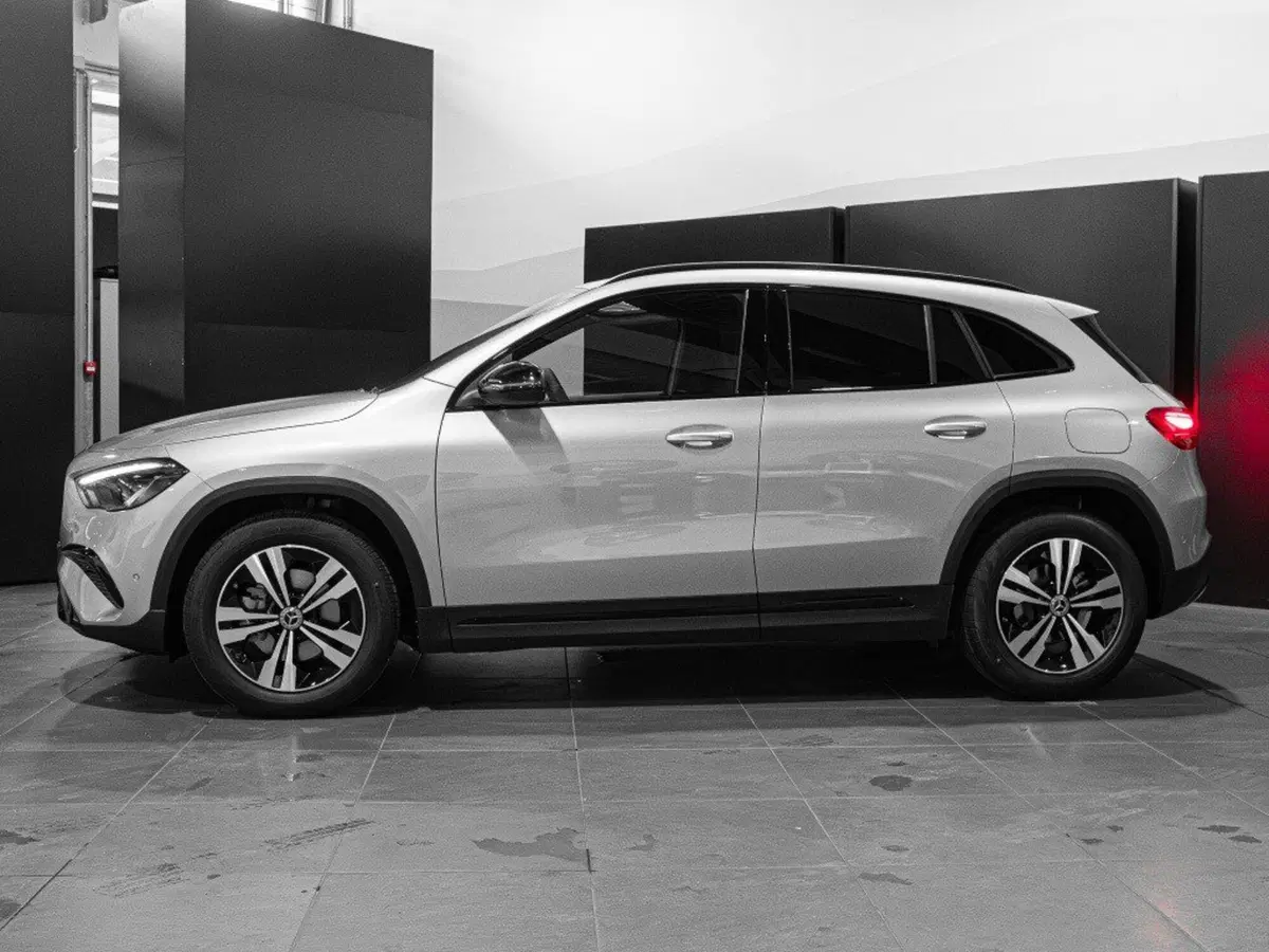 Mercedes-Benz GLA SUV nuova a Ancona (2)