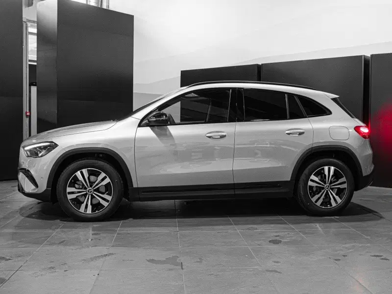 Mercedes-Benz GLA SUV nuova a Ancona (2)
