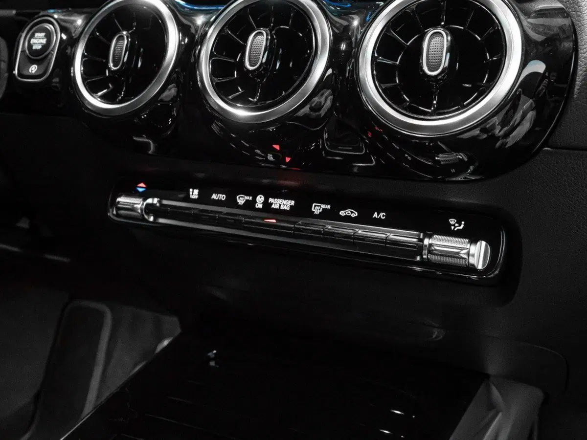 Mercedes-Benz GLA SUV nuova a Ancona (20)