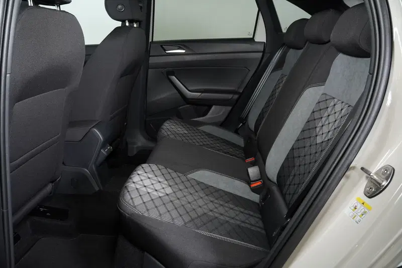 Volkswagen Taigo nuova a Perugia (9)