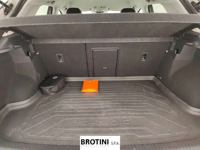 Volkswagen T-Roc usata a Massa-Carrara (15)