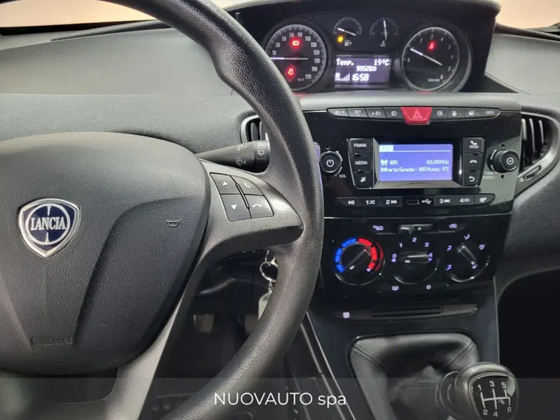 Lancia Ypsilon usata a Arezzo (12)