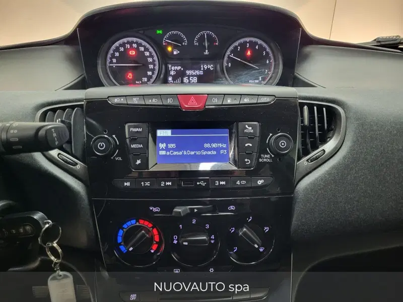 Lancia Ypsilon usata a Arezzo (15)