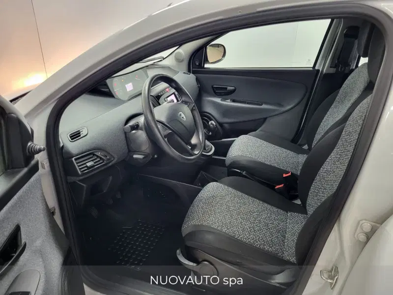 Lancia Ypsilon usata a Arezzo (6)