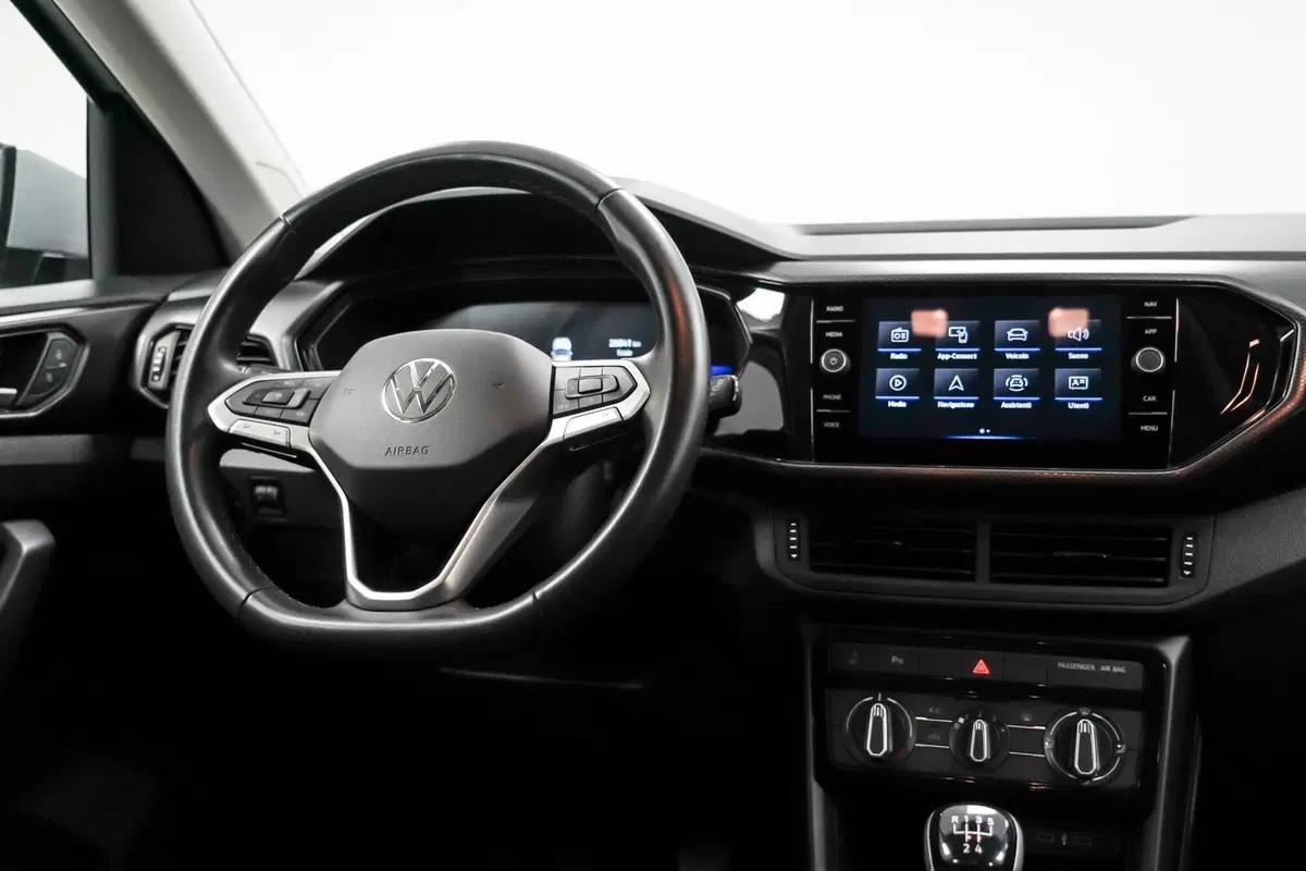 Volkswagen T-Cross usata a Varese (9)