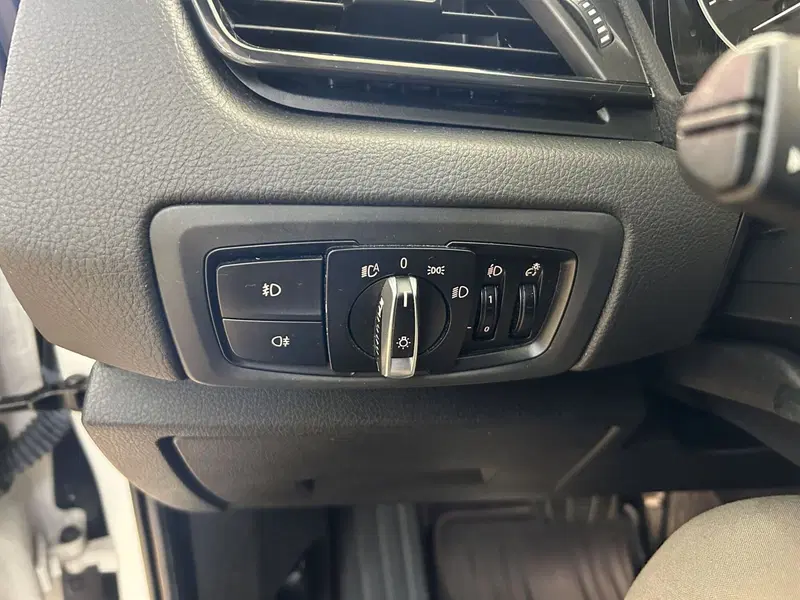 BMW Serie 2 Active Tourer usata a Bari (20)