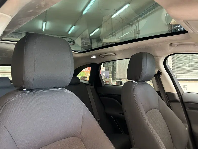 Jaguar F-Pace usata a Bari (18)