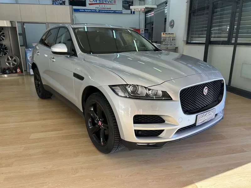 Jaguar F-Pace usata a Bari (3)