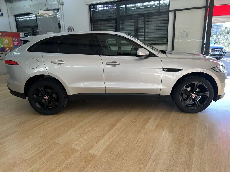 Jaguar F-Pace usata a Bari (4)