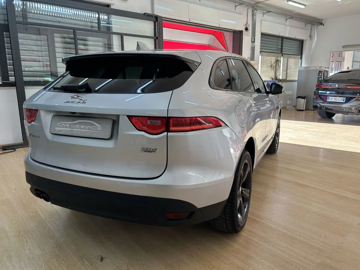 Jaguar F-Pace usata a Bari (5)