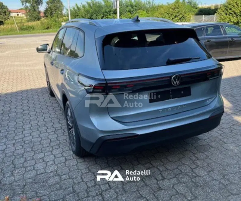 Volkswagen Tiguan nuova a Lecco (3)