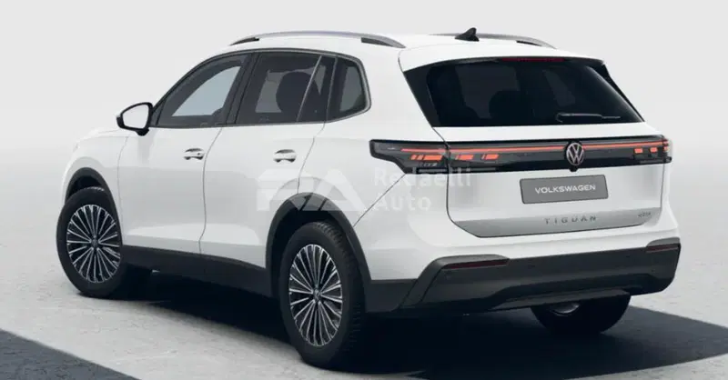 Volkswagen Tiguan nuova a Lecco (3)
