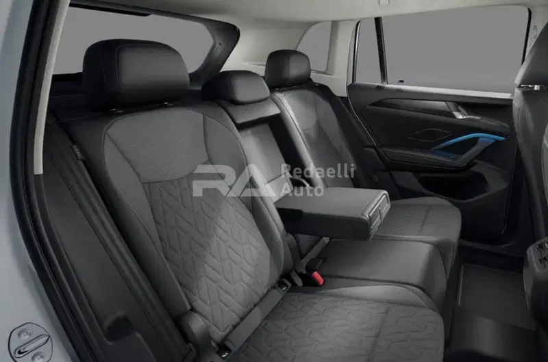 Volkswagen Tiguan nuova a Lecco (7)