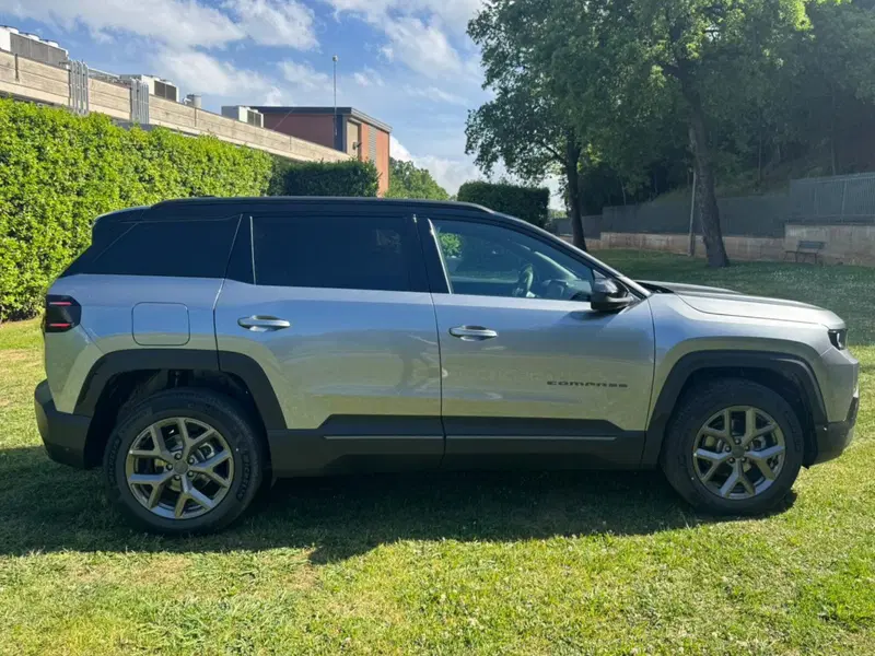Jeep Compass nuova a Salerno (16)