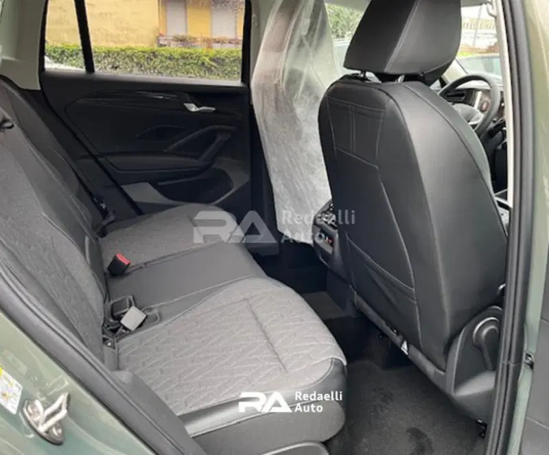 Volkswagen Tiguan nuova a Lecco (12)