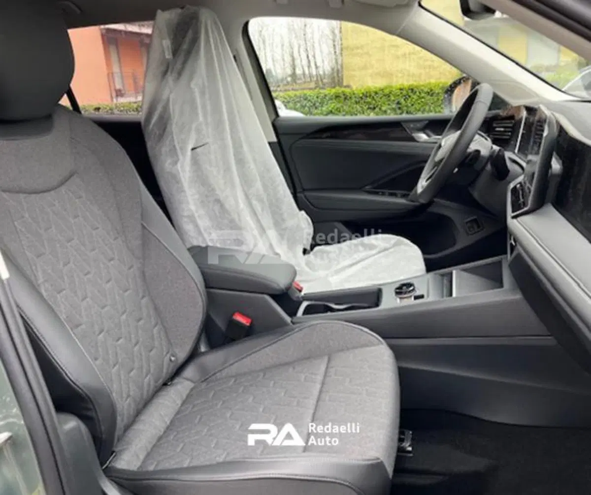 Volkswagen Tiguan nuova a Lecco (14)