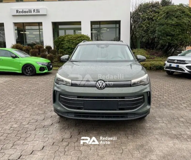 Volkswagen Tiguan nuova a Lecco (2)