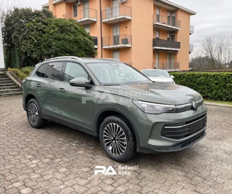 Volkswagen Tiguan nuova a Lecco (3)