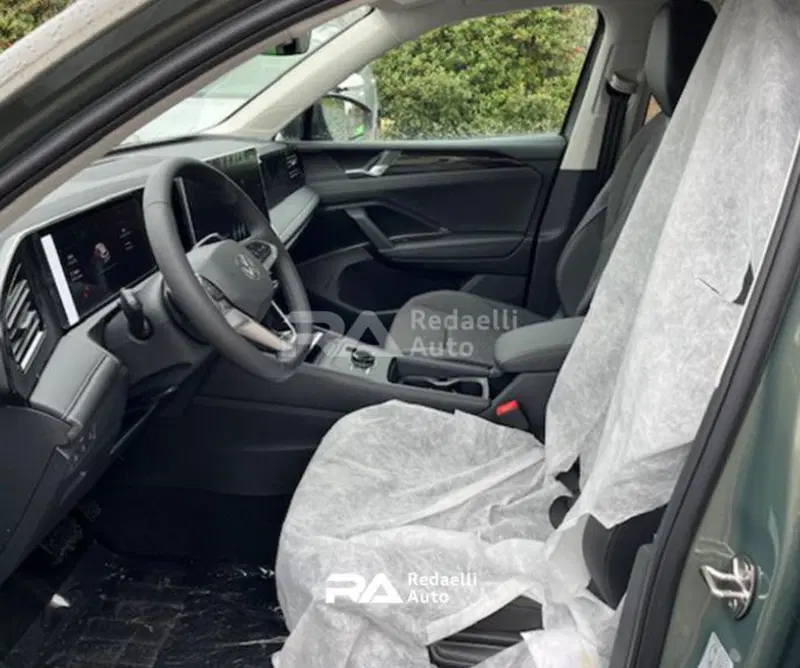 Volkswagen Tiguan nuova a Lecco (7)