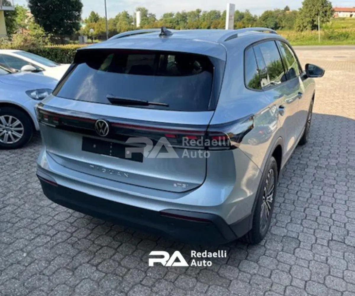 Volkswagen Tiguan nuova a Lecco (2)
