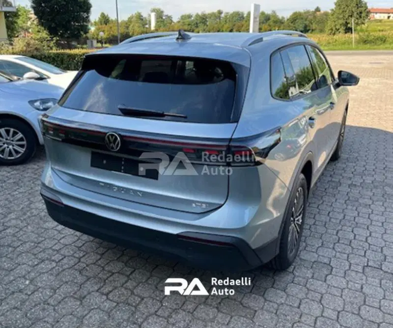 Volkswagen Tiguan nuova a Lecco (2)