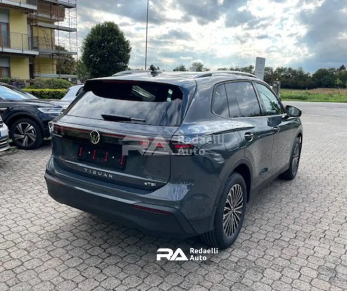 Volkswagen Tiguan nuova a Lecco (3)