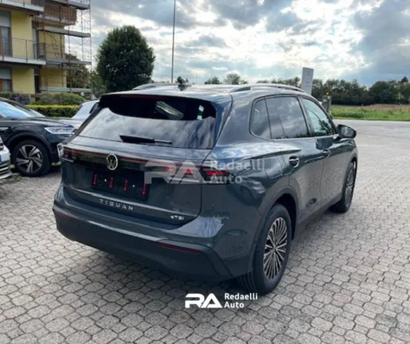 Volkswagen Tiguan nuova a Lecco (3)