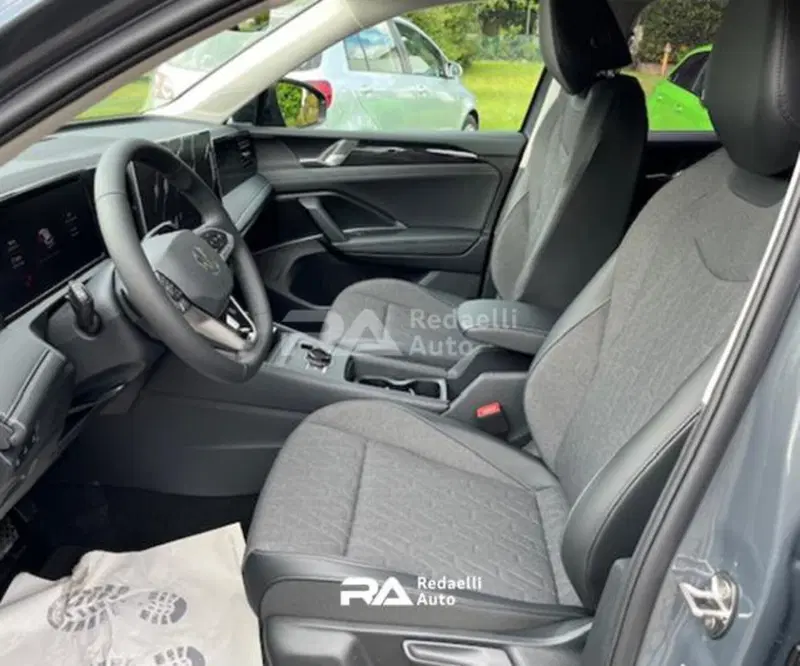 Volkswagen Tiguan nuova a Lecco (4)