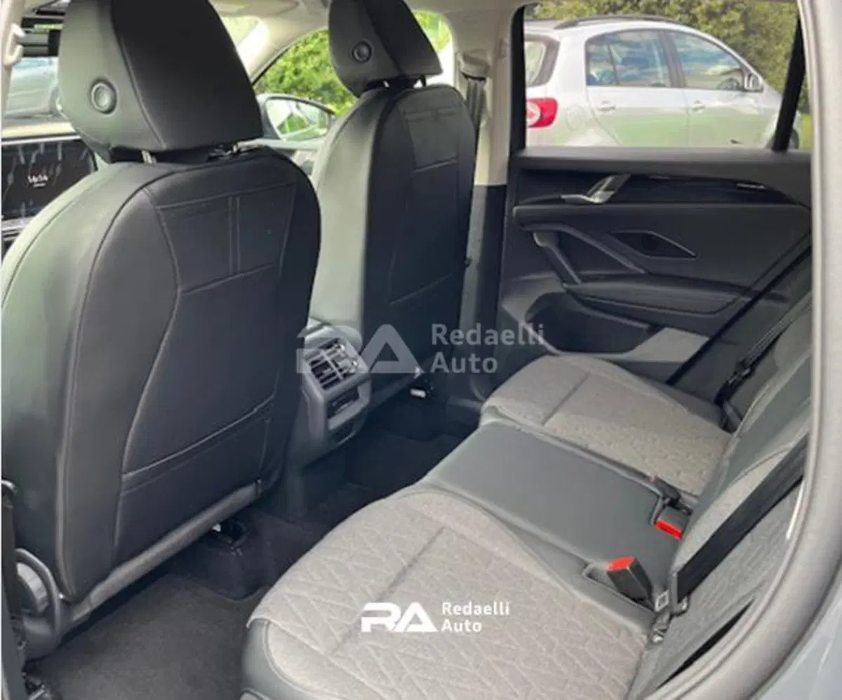 Volkswagen Tiguan nuova a Lecco (5)