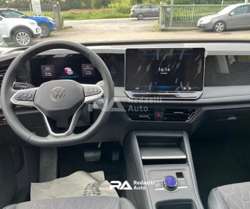 Volkswagen Tiguan nuova a Lecco (6)