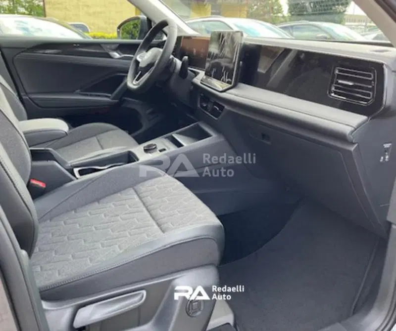 Volkswagen Tiguan nuova a Lecco (7)