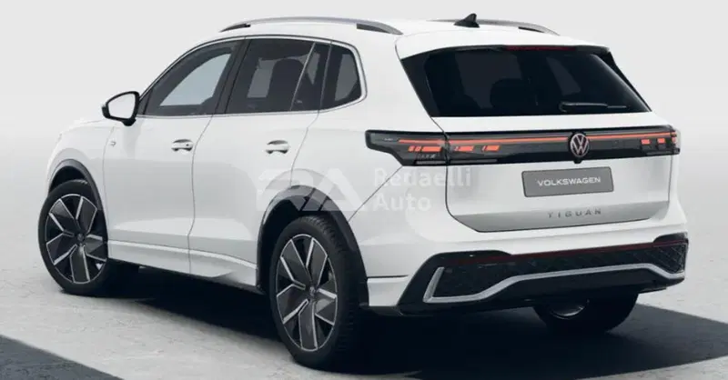 Volkswagen Tiguan nuova a Lecco (3)