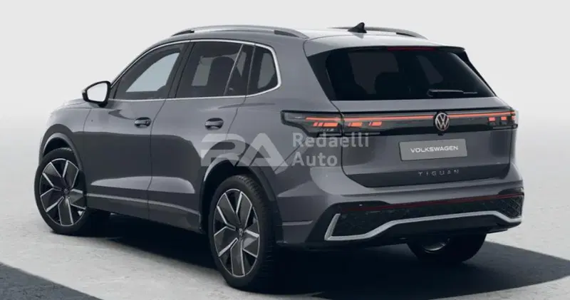 Volkswagen Tiguan nuova a Lecco (3)