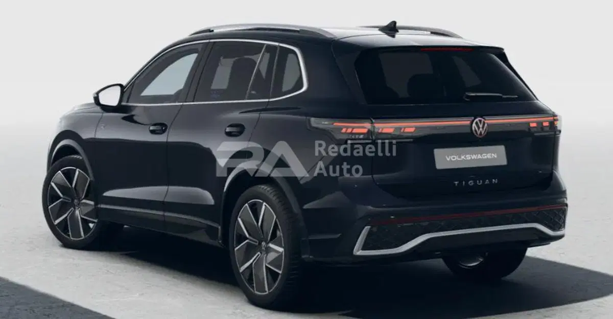 Volkswagen Tiguan nuova a Lecco (3)
